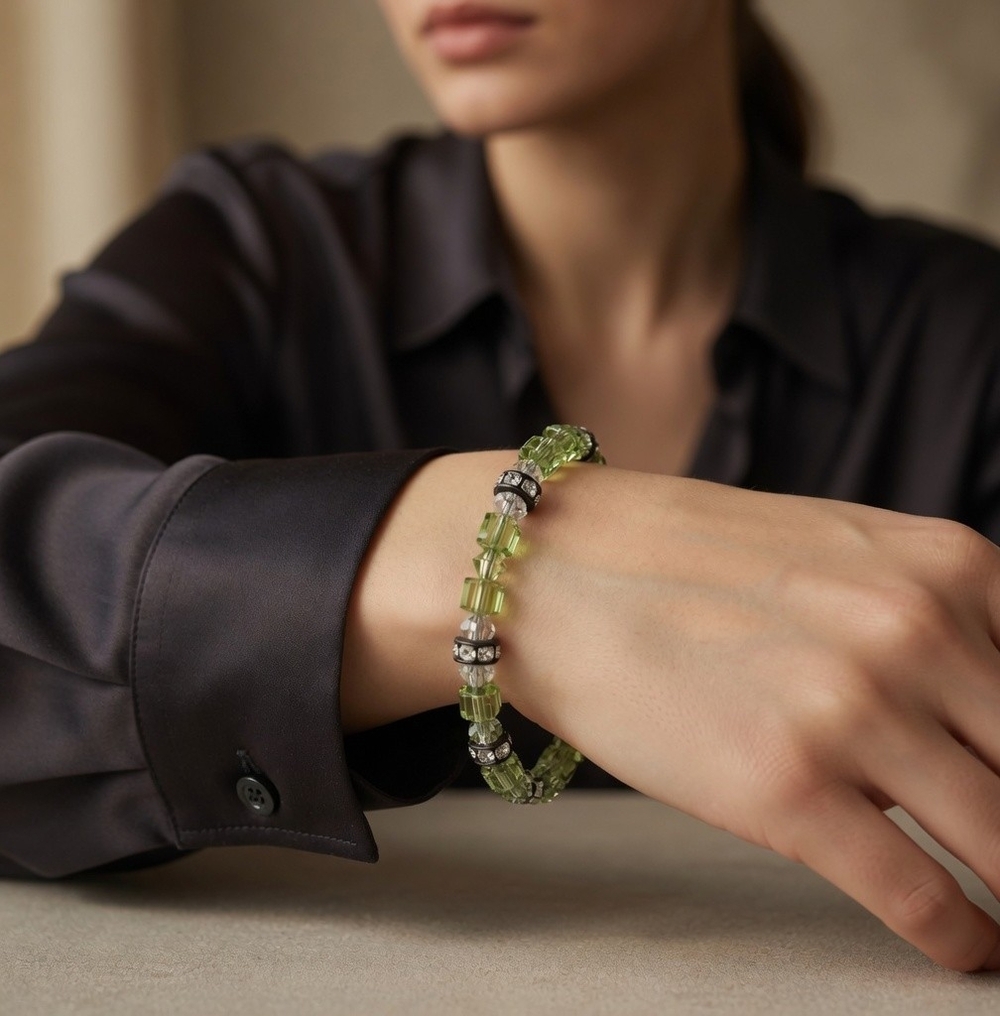 Green and Clear Crystal Beads Bracelet with Heart Clasp NIB